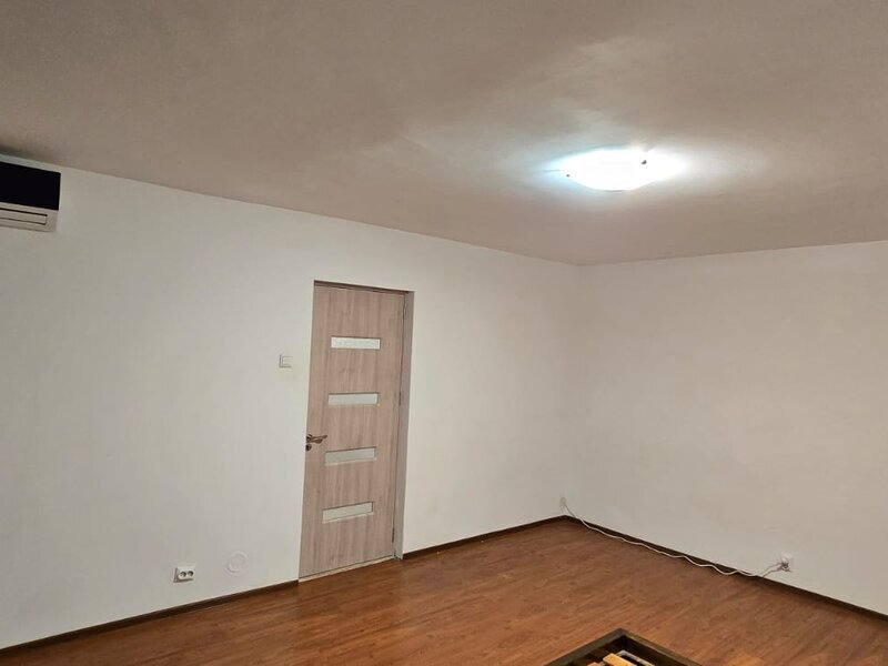 Vitan Mall garsoniera 40mp, decomandata, bloc mixt